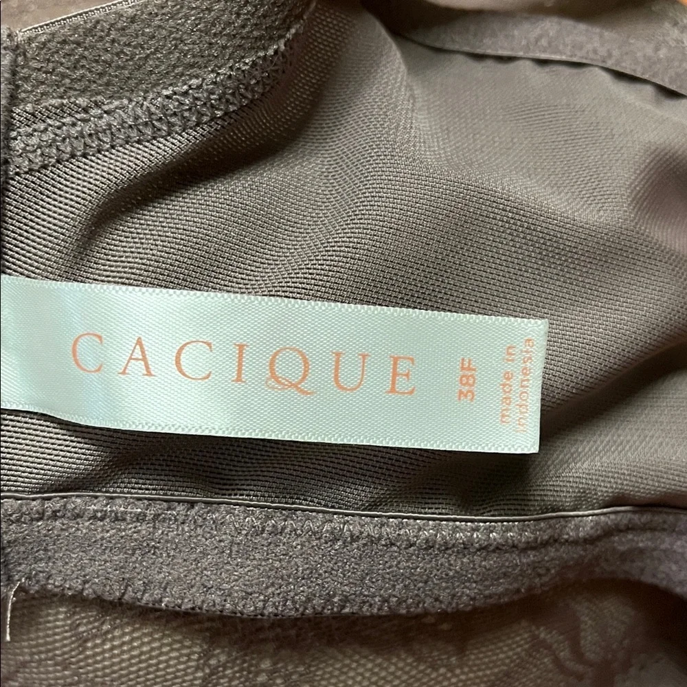 Elegant Lace Full-Coverage Bra in Gray
